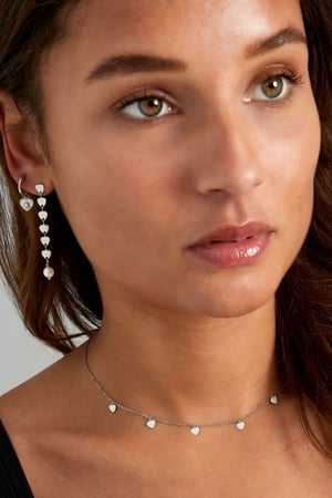 simple necklace with heart pendants h5 Picture3